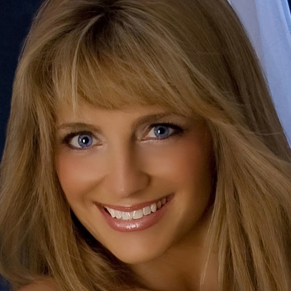 Meet your Posher, Lauren - Picture 1 of 1